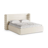 Mount Bett mit Kopfteil und Stauraum aus Boucle in Elfenbein (CORAL 15), 140x200 cm von Micadoni – Bild 1