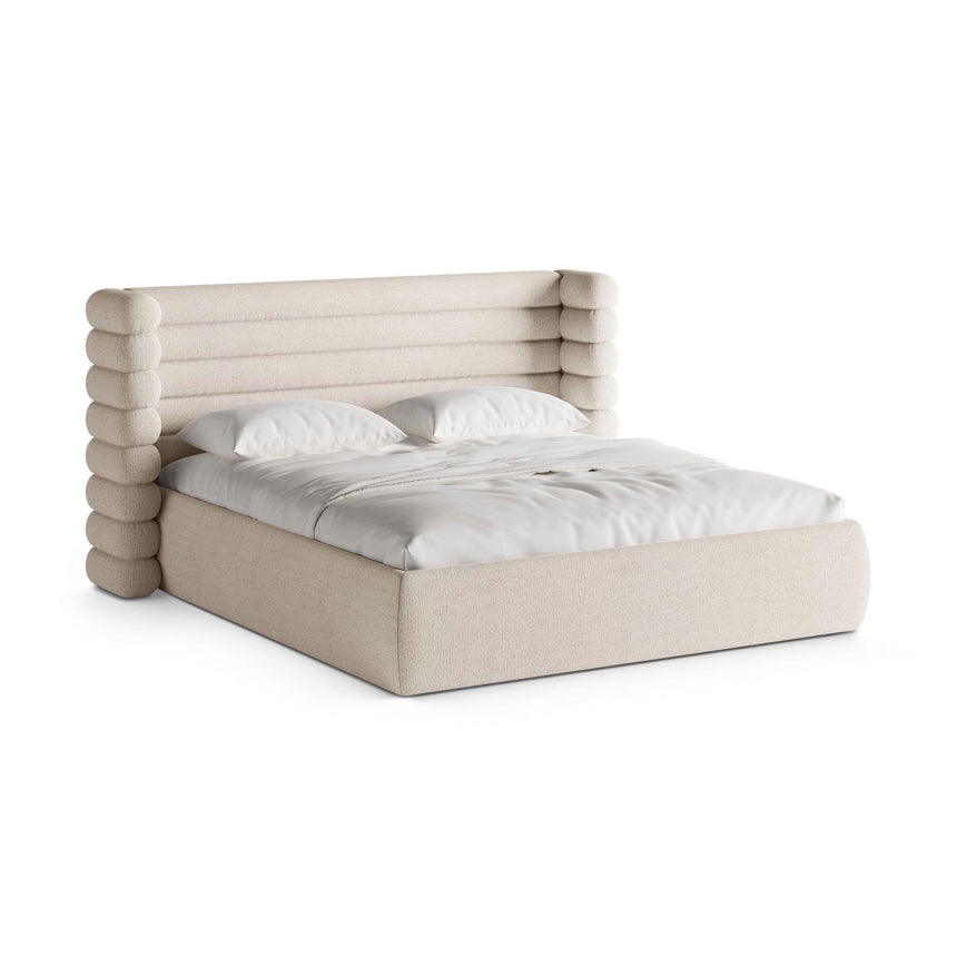 Mount Bett mit Kopfteil und Stauraum aus Boucle in Leichtes Beige (CORAL 65), 140x200 cm von Micadoni – Bild 1