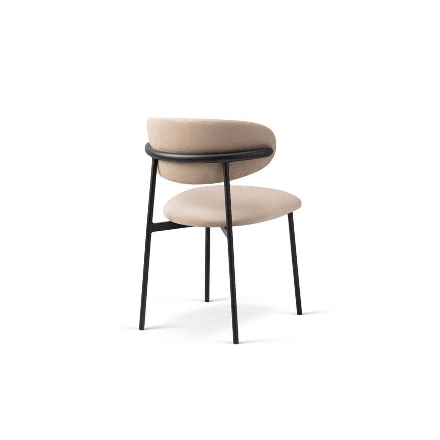 Nina Essstuhl, Polster aus Samt (Ma2282), in Almond Beige von Micadoni – Bild 4