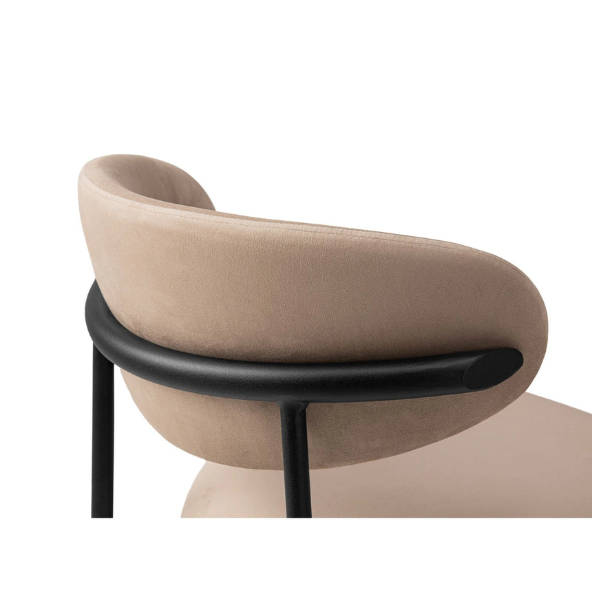 Nina Essstuhl, Polster aus Samt (Ma2282), in Almond Beige von Micadoni – Bild 5