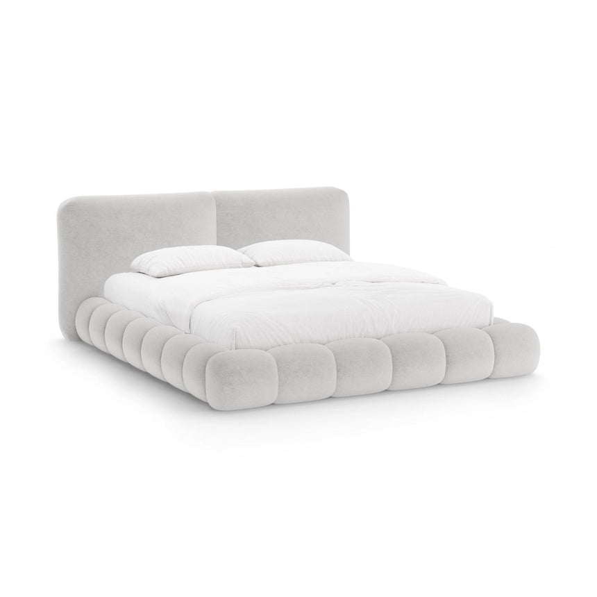 Solange Bett mit Kopfteil und Stauraum aus Chenille in Hellgrau (Perfect Harmony 80), 160x200 cm von Micadoni – Bild 1