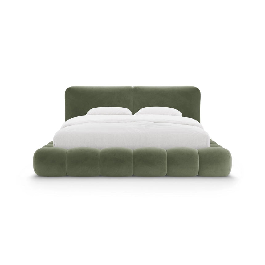 Solange Bett mit Kopfteil und Stauraum aus Samt in Grün (Magic Velvet 2243), 200x200 cm von Micadoni – Bild 5