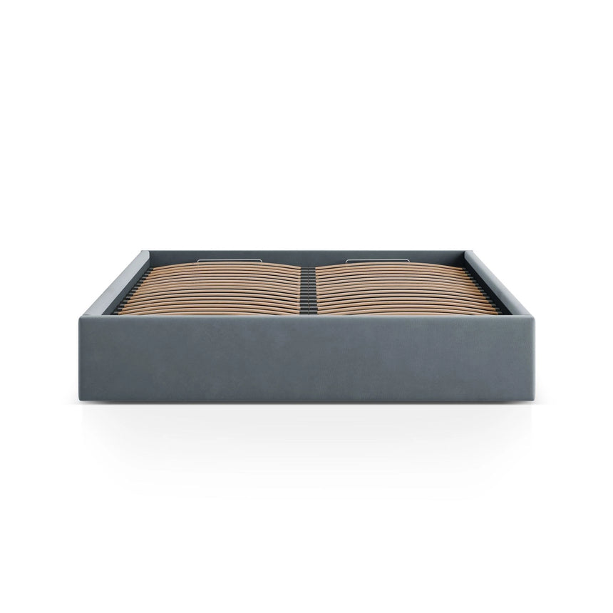 Susan Bett mit Stauraum aus Samt in Hellblau (Bluvel 06), 180x200 cm von Micadoni – Bild 1