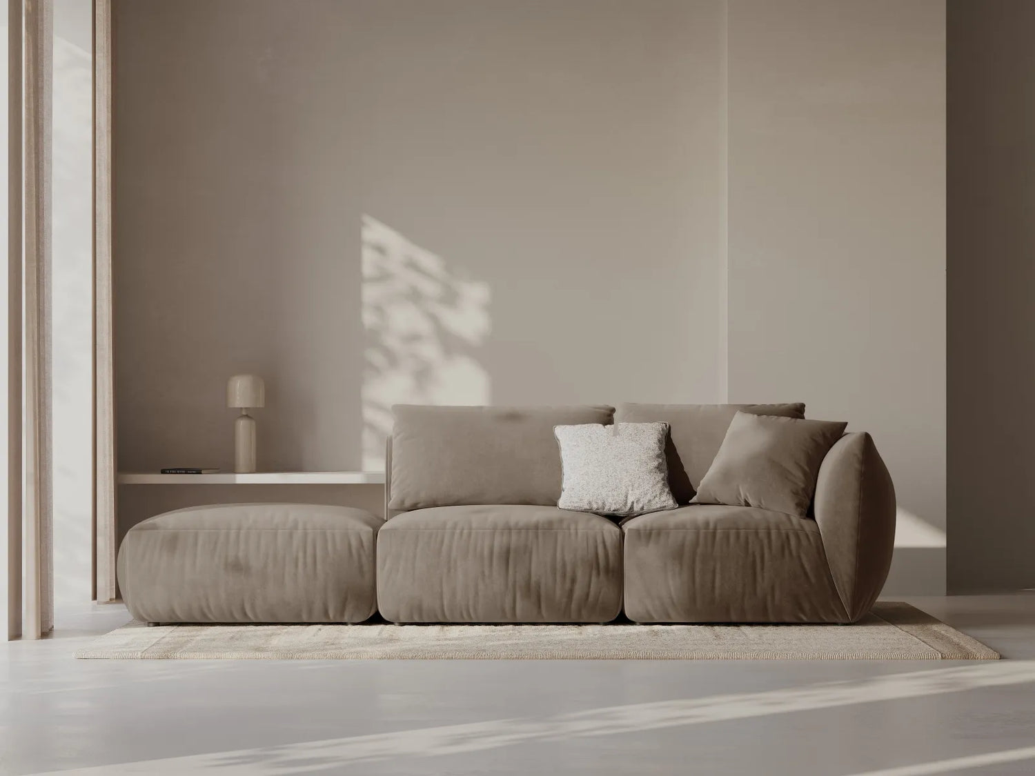 Chris 3-Sitzer Sofa, Links, mit Poufmodul, in Leinenoptik aus Samt (CasTau) in Light Brown, 315x100 cm – Bild 2
