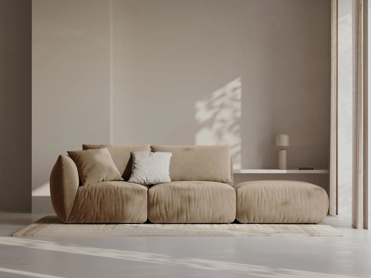 Chris 3-Sitzer Sofa, Rechts, mit Poufmodul, in Leinenoptik aus Samt (CasLio) in Sand, 315x100 cm – Bild 2