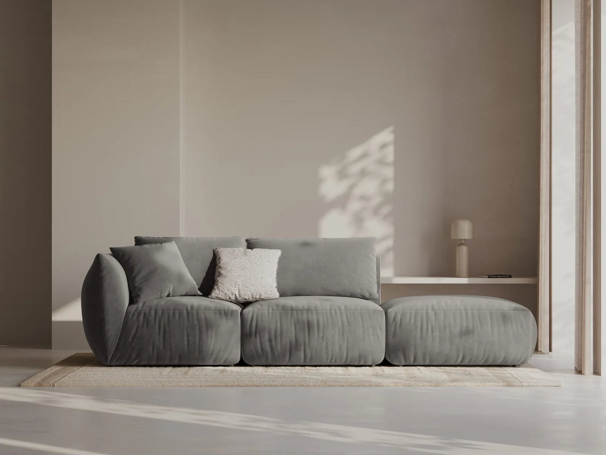 Chris 3-Sitzer Sofa, Rechts, mit Poufmodul, in Leinenoptik aus Samt (CasSto) in Grau, 315x100 cm – Bild 2