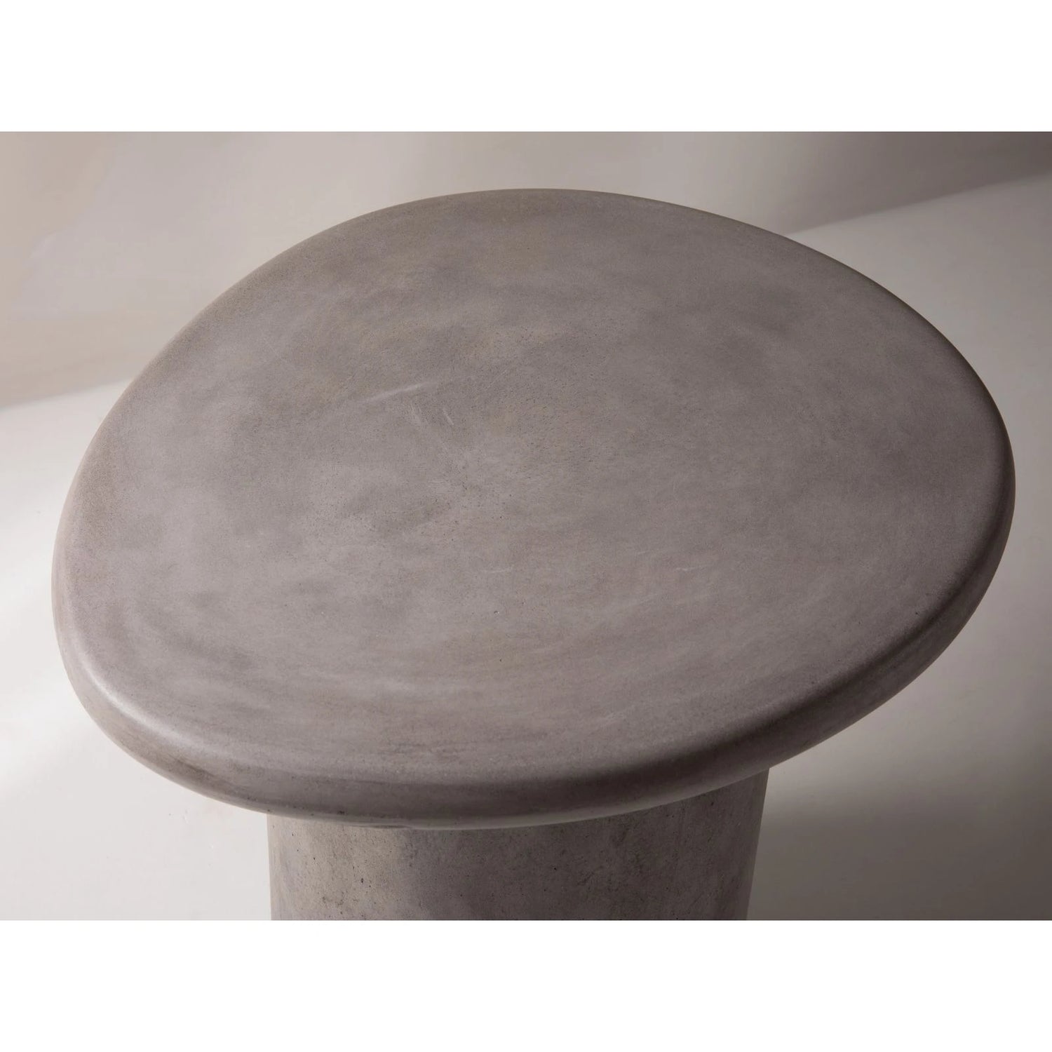 Daria Beistelltisch aus Beton, 55x47x50 cm – Bild 6