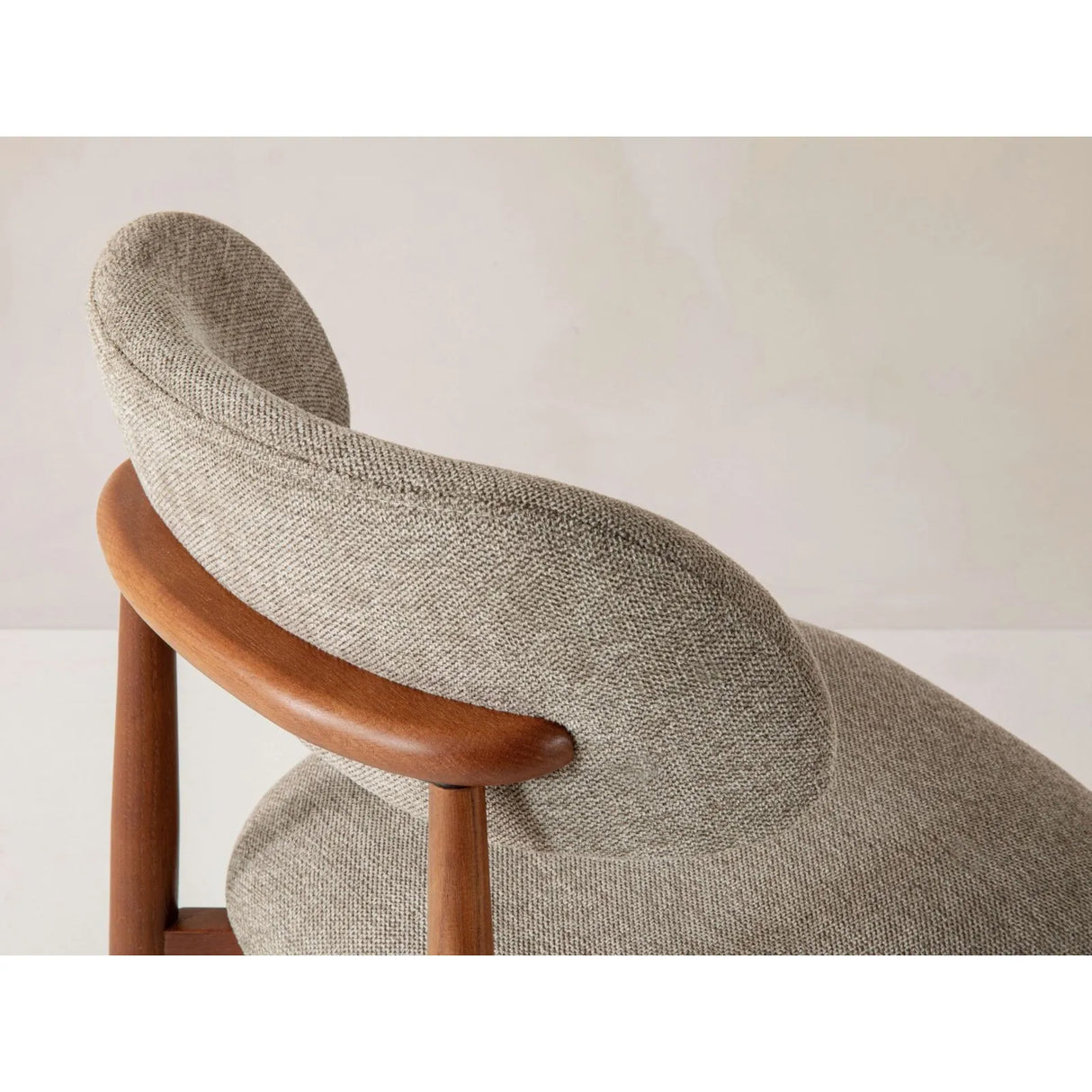 Essstuhl Efiie, gepolstert mit Strukturierter Stoff (BFT 04 Brown) in Braun, 48x51 cm – Bild 8