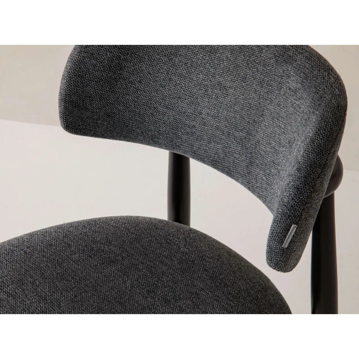 Essstuhl Efiie, gepolstert mit Strukturierter Stoff (BFT 39 Dark Grey) in Dunkelgrau, 48x51 cm – Bild 7