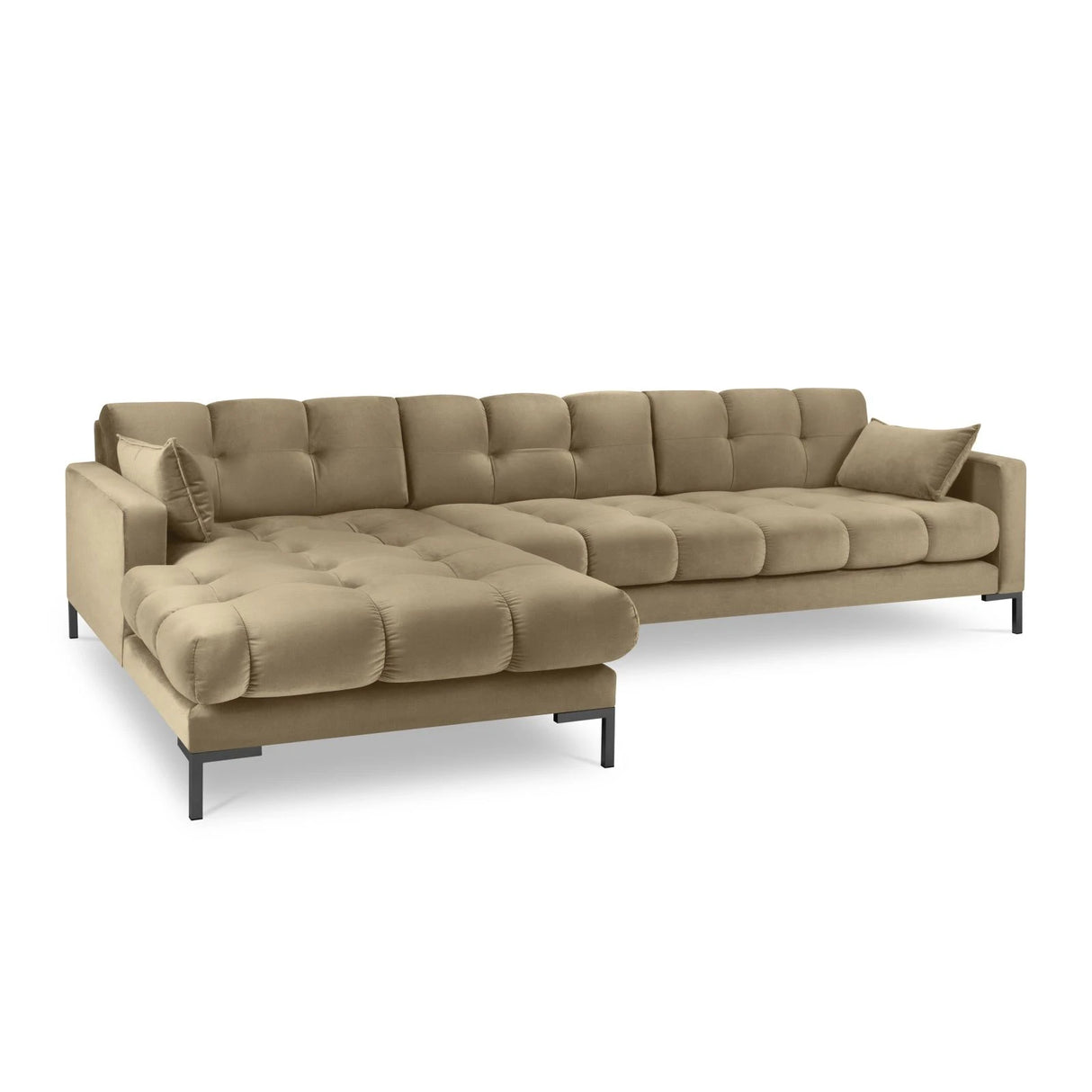 Mamaia 4-Sitzer Ecksofa, Linke Seite, Metallbeine Schwarz, mit Bezug aus Samt (Blu28) in Beige, 293x185 cm – Bild 1