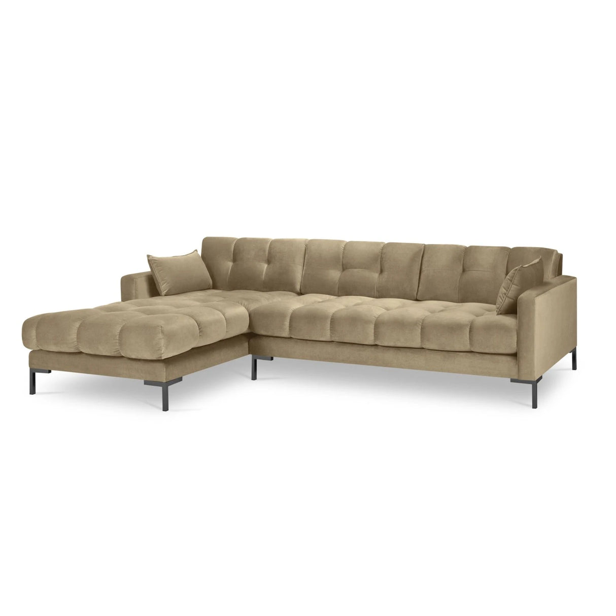 Mamaia 4-Sitzer Ecksofa, Linke Seite, Metallbeine Schwarz, mit Bezug aus Samt (Blu28) in Beige, 293x185 cm – Bild 4