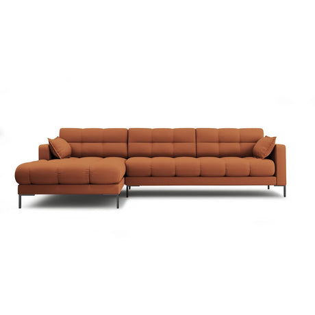 Mamaia 4-Sitzer Ecksofa, Linke Seite, Metallbeine Schwarz, mit Bezug aus Strukturierter Stoff (Nev52) in Ziegel, 293x185 cm – Bild 1