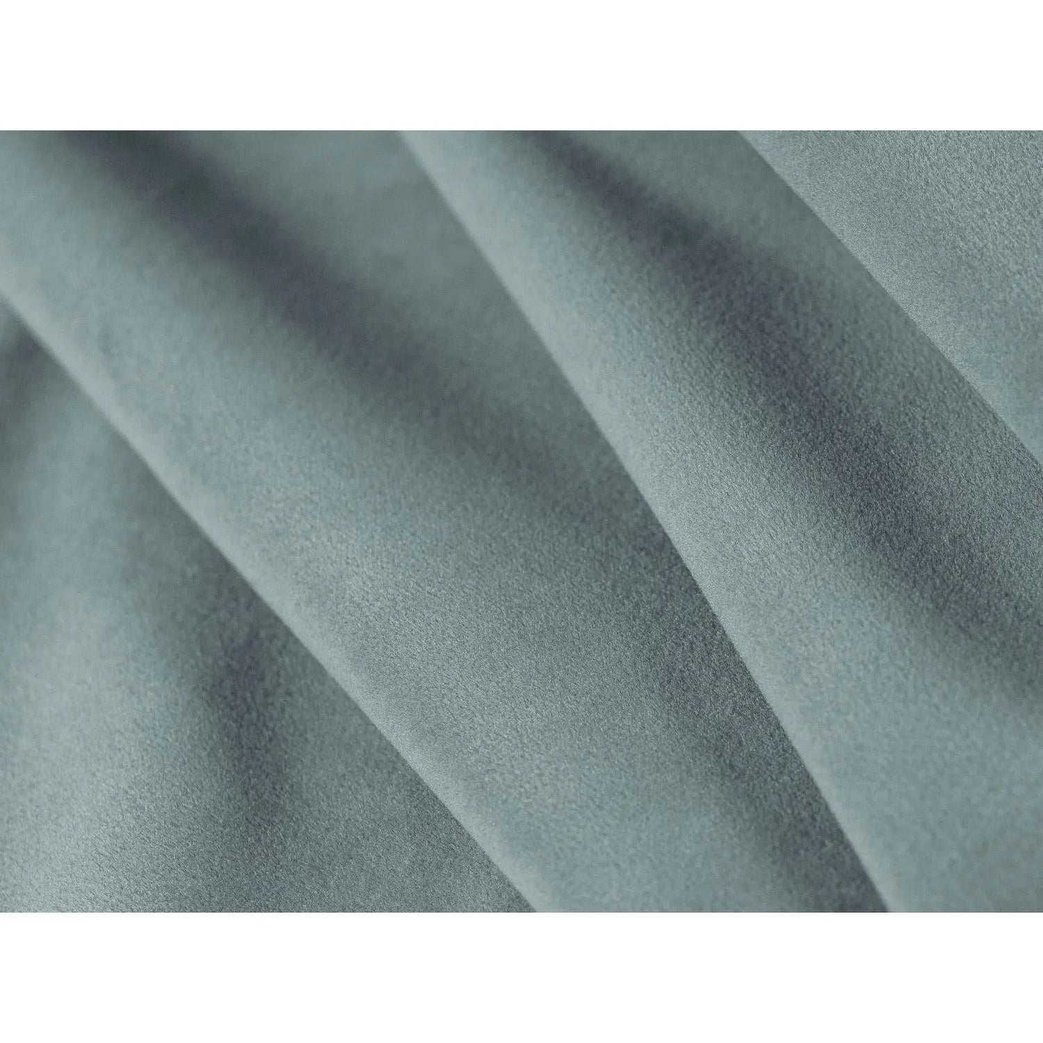 Poppy 2-Sitzer Sofa aus Samt (Casino Safira) in Hellblau, 148x72 cm – Bild 6