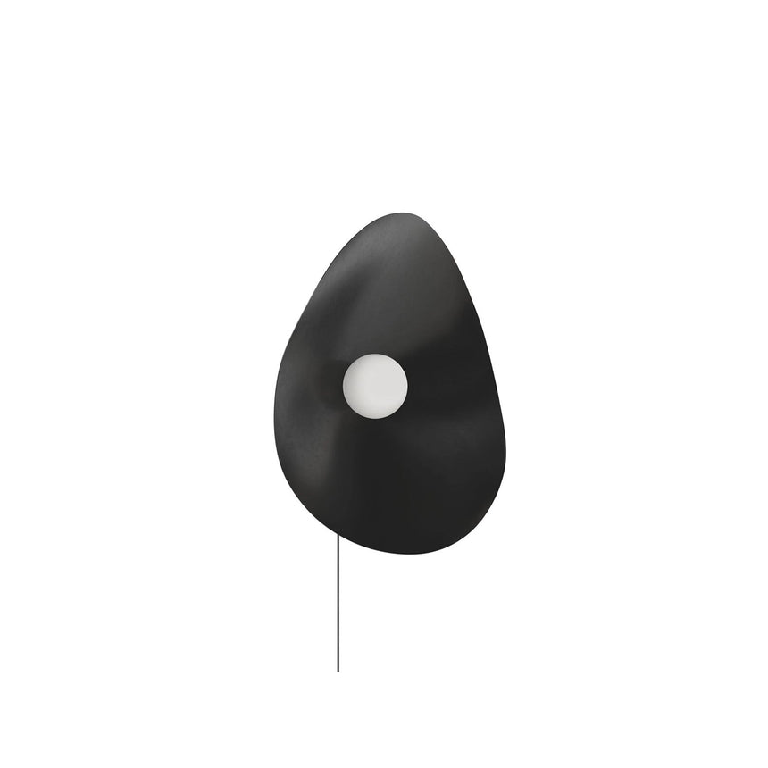 Wandlampe Fuji aus Aluminium in Burned Black, Large, 66×19,3×60 cm – Bild 1