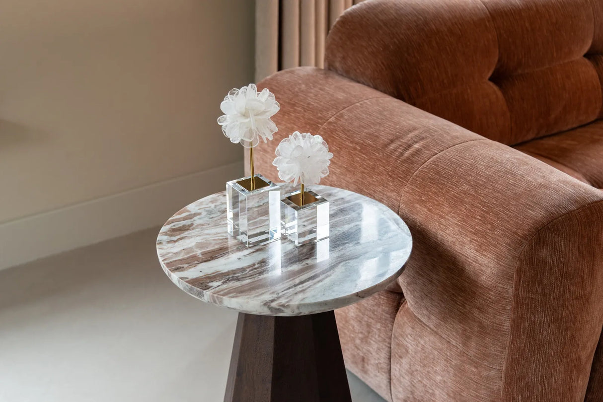 Beistelltisch Oberoy aus Toronto-Marmor und Mangoholz in Blush beige, 45x45x56 cm von Richmond Interiors – Produktbild 15