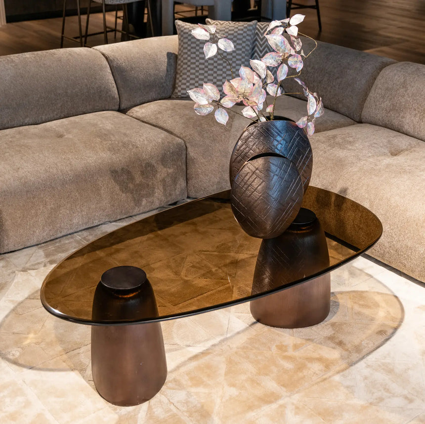 Couchtisch Hayden oval aus Aluminium und Glas in bronze, 128x69x42 cm von Richmond Interiors – Bild 2