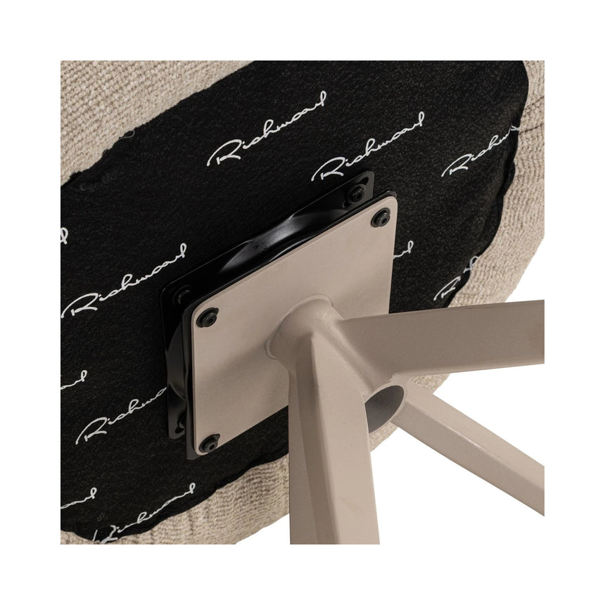 Drehbarer Essstuhl Olivia in biscotti von Richmond Interiors – Bild 10