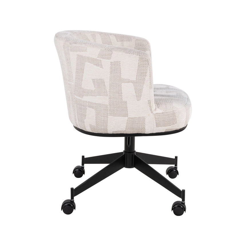 Drehbarer Essstuhl Rochenne auf Rollen in beige graffic von Richmond Interiors – Bild 10