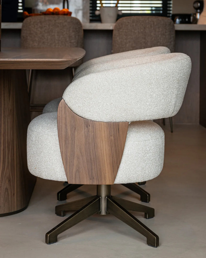 Essstuhl Pollux mit Drehfunktion in lodge desert und Walnuss von Richmond Interiors – Bild 10