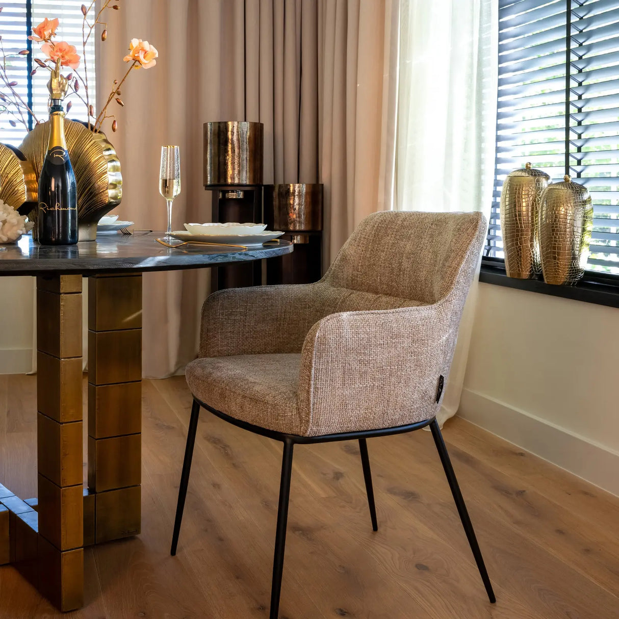 Esstisch Collada aus Marmor in schwarz/gold, 130x130x76 cm von Richmond Interiors – Produktbild 8