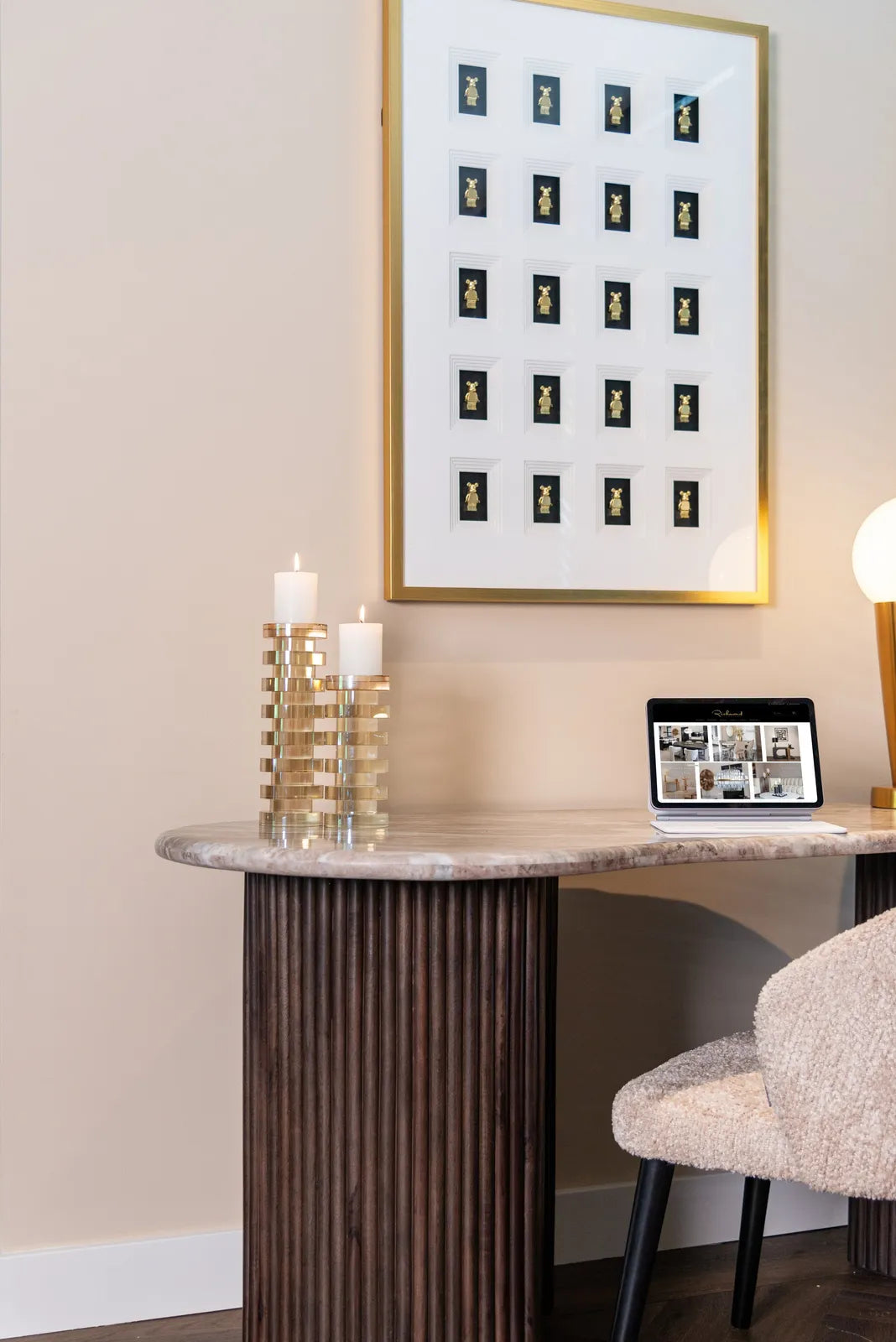 Schreibtisch Rashford aus Toronto-Marmor in Blush beige, 150x74x76 cm von Richmond Interiors – Bild 10