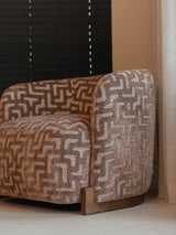 Sessel Hannah mit flammhemmendem Bezug in brown labyrinth, 91x81x72 cm von Richmond Interiors – Bild 7