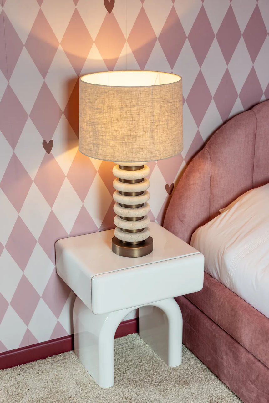 Tischleuchte Blair aus Travertin und Eisen in natur von Richmond Interiors – Bild 4
