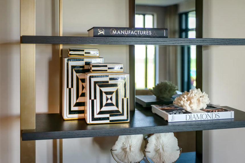 Vitrine Alexander Jones (Rigley) in anthrazit, 112x44x218 cm von Richmond Interiors – Bild 10