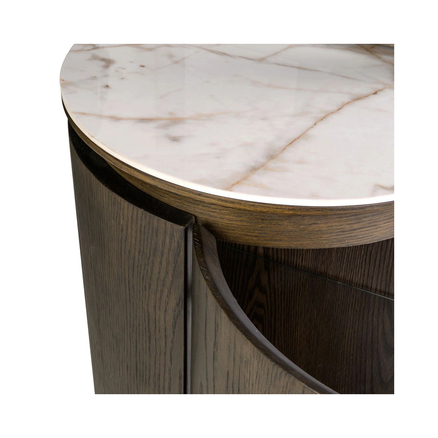 Vitrine Langford mit Eichenfurnier und Keramik in braun, 120x45x200 cm von Richmond Interiors – Bild 6