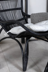 Ella Lounge Chair Schwarz Rattan / Offwhite Kissen