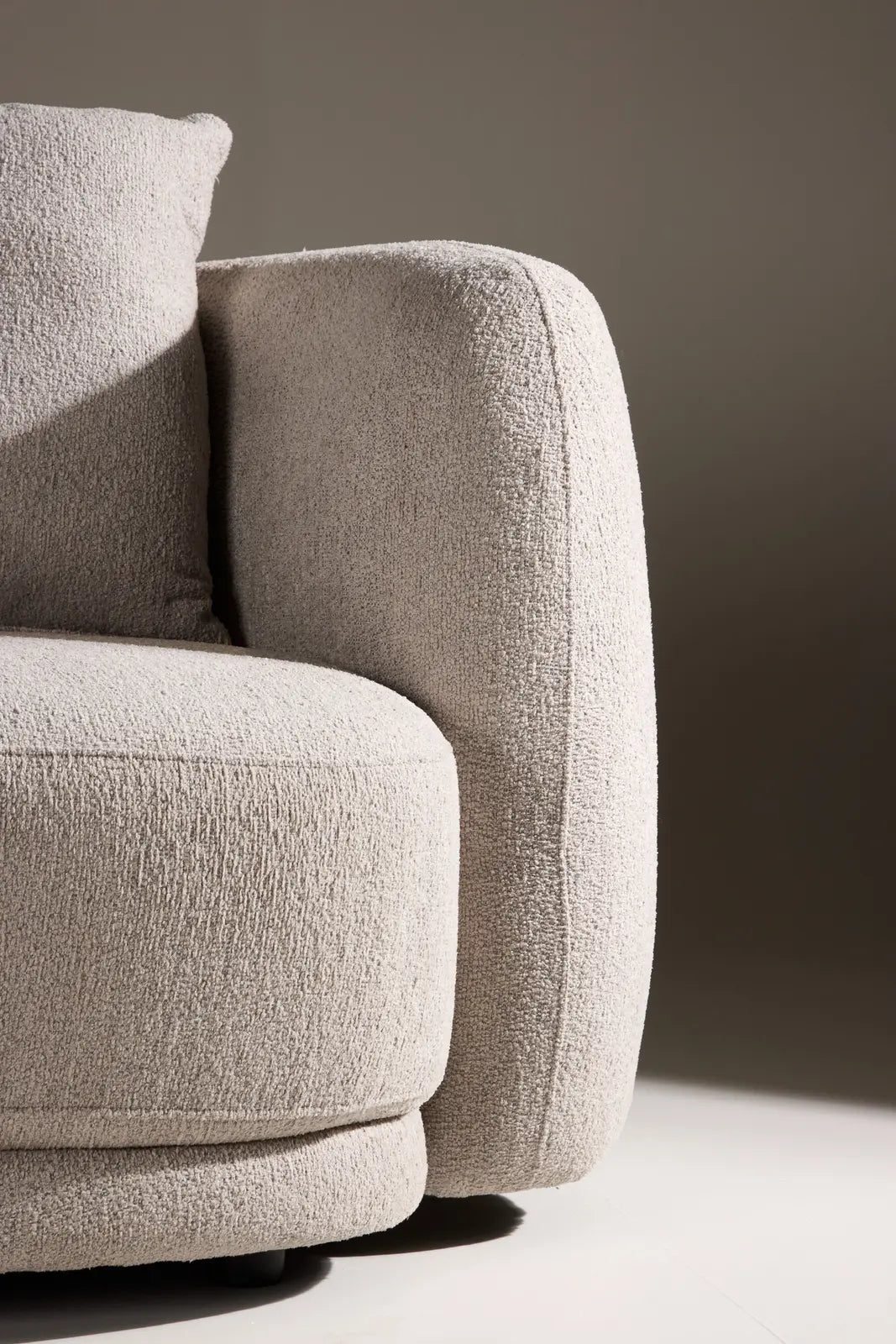3-Sitzer Sofa Cielo in beige boucle, 268x96x76 cm von Venture Home – Bild 17