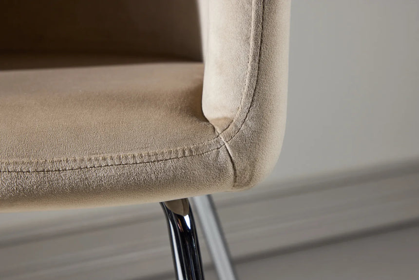 Berit Esszimmerstuhl - Beine aus Silberchrom / Beige Samt von Venture Home – Produktbild 5