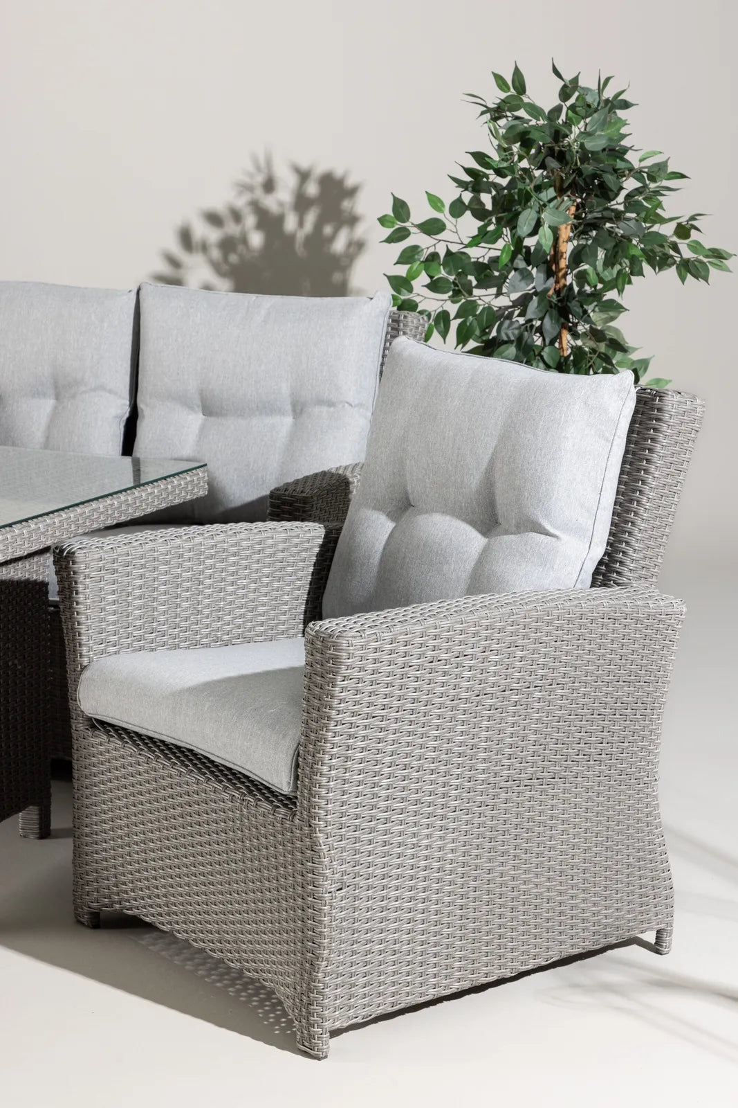 Garten Set Brentwood aus grauem Geflecht mit Glas Tischplatte in Grau von Venture Home – Bild 14