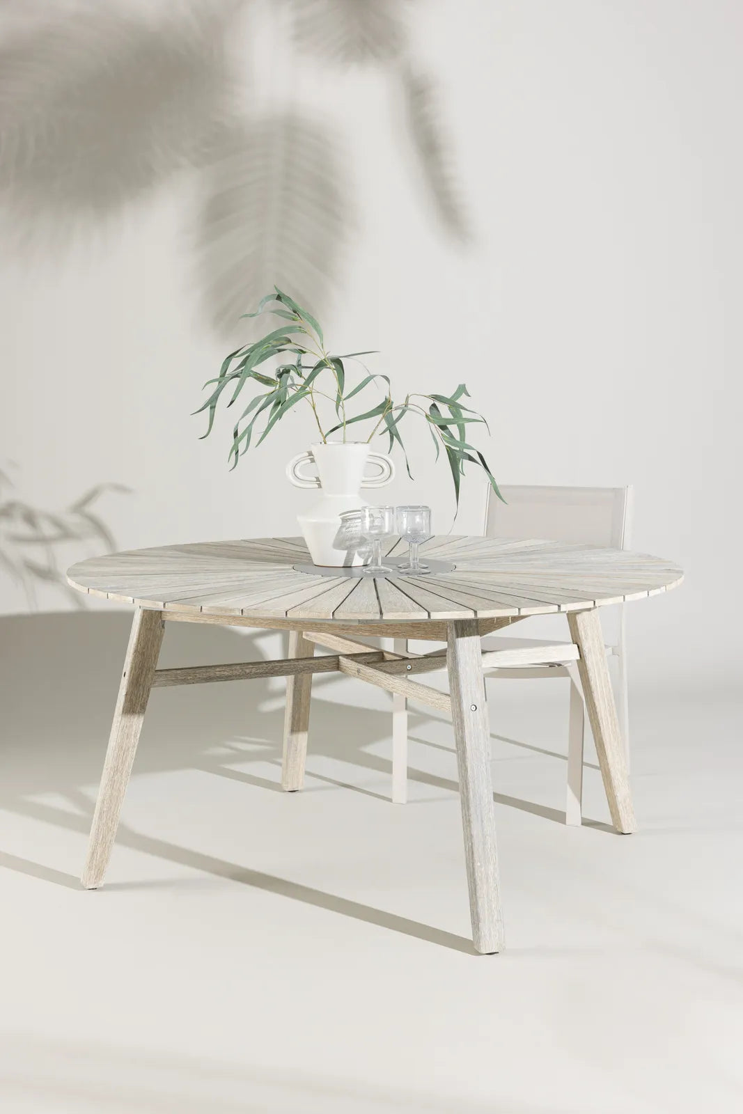 Gartentisch Rives aus Akazienholz und Zement in Whitewash und Grau, 150x150x75 cm von Venture Home – Bild 13