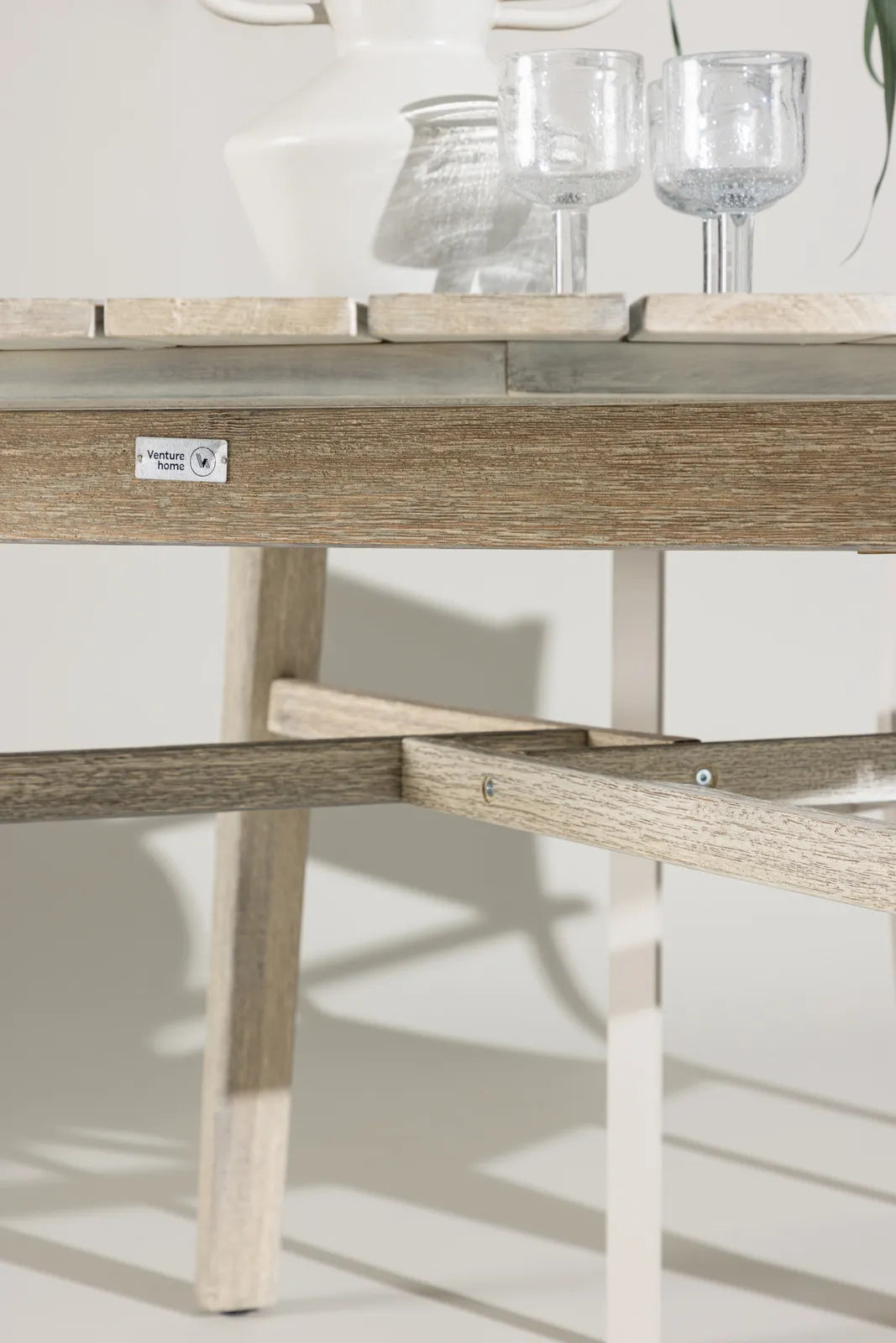 Gartentisch Rives aus Akazienholz und Zement in Whitewash und Grau, 150x150x75 cm von Venture Home – Bild 16