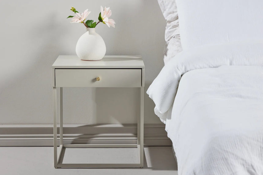 Nachtisch Bakal aus Stahl in beige, 43x41x50 cm von Venture Home – Bild 29