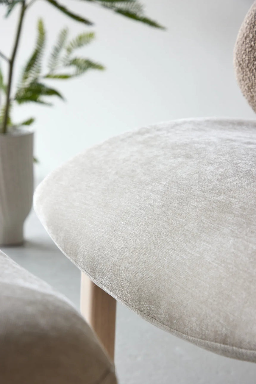 Sessel Rile aus Gummiholz mit Pouf in tünchenfarbenem Beige von Venture Home – Bild 15
