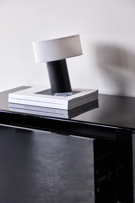 TV-Schrank Fristad mit schwarz glänzender Lackmalerei, 45x160x35 cm von Venture Home – Bild 16