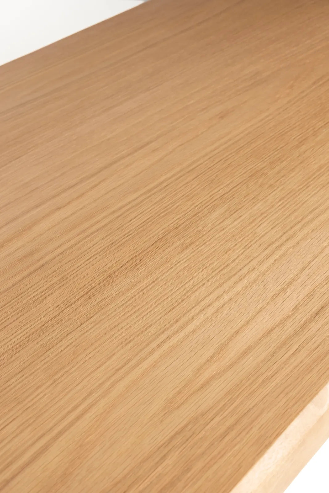 Esstisch Brave aus Eichenfurnier und Massivholz Gummibaum in Braun, 160x80x75 cm von Zuiver – Produktbild 3